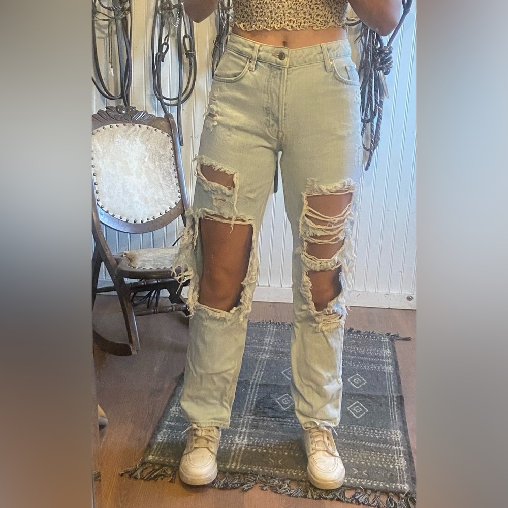 Ripped 90s boyfriend jeans